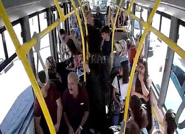 Sivas'ın Kahraman Şoförü Yine İş Başında, Bu Kez Kalp Pili Duran Kız Çocuğunu Kurtardı