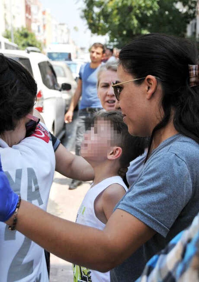Antalya'da, 12 Yaşındaki Çocuk, Annesinin İntihar Girişimini Gözyaşlarıyla İzledi