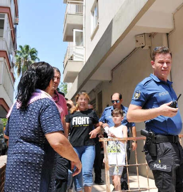 Antalya'da, 12 Yaşındaki Çocuk, Annesinin İntihar Girişimini Gözyaşlarıyla İzledi