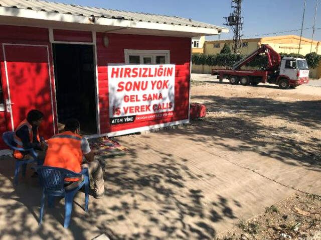 Gaziantepli İş Adamı Hazırladığı Afişle Hırsızlara İş Teklif Etti