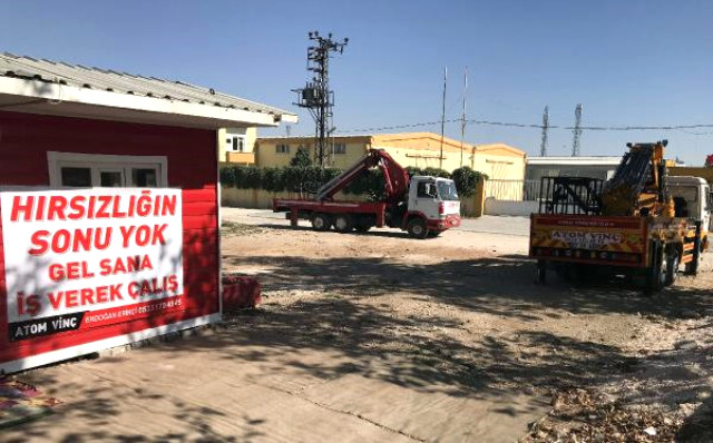 Gaziantepli İş Adamı Hazırladığı Afişle Hırsızlara İş Teklif Etti