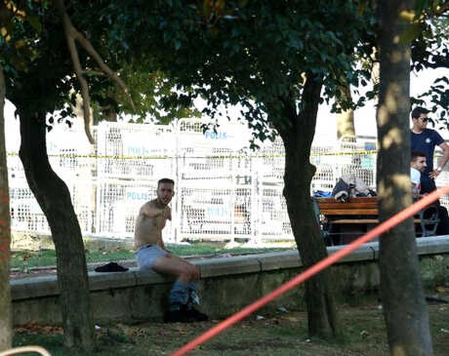 Gezi Parkı'nda Uyuyan Bir Kişinin Kafasında Şişe Kırdığı İddia Edilen Suriyeli Bıçaklandı