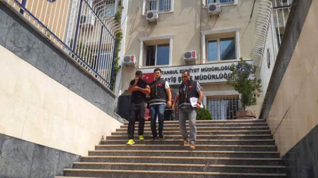 Hırsızlık Şebekesi Çaldıkları Otomobilleri Cami Otoparklarında Saklıyorlardı