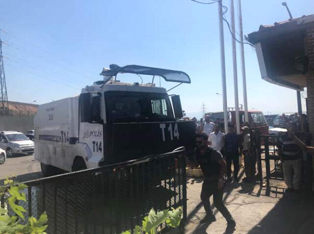 Kurban Satış Alanında Çıkan Kavgaya Polis Biber Gazı ile Müdahale Etti Kurban Satış Alanında Çıkan Kavgaya Polis Biber Gazı ile Müdahale Etti