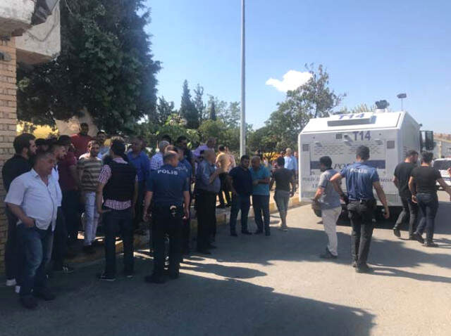 Kurban Satış Alanında Çıkan Kavgaya Polis Biber Gazı ile Müdahale Etti Kurban Satış Alanında Çıkan Kavgaya Polis Biber Gazı ile Müdahale Etti