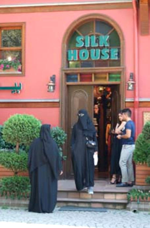 Bursa'daki Otelleri Arap Turistler Doldurdu, Para Saçıyorlar