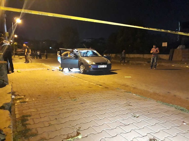 Ankara'da, Otomobildeki Silahlı <a class='keyword-sd' href='/kavga/' title='Kavga'>Kavga</a> Kanlı Bitti: 1 Yaralı