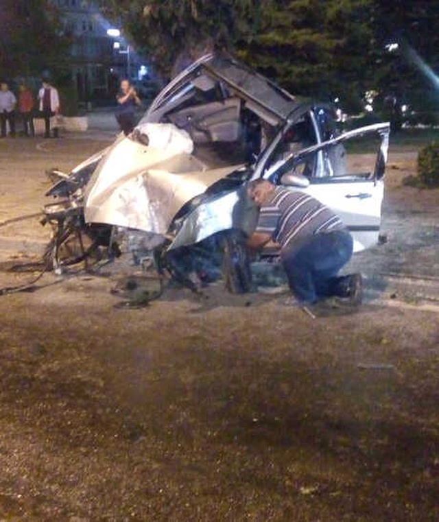 Ağaca Çarpan Otomobilin Sürücüsü Öldü; Aracın Motoru 50 Metre Uzağa Savruldu