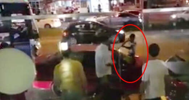 Polis Tarafından 'Kumandalı Egzoz 'Kullandığı Gerekçesiyle Ceza Yazılan Sürücü Aracını Parçaladı