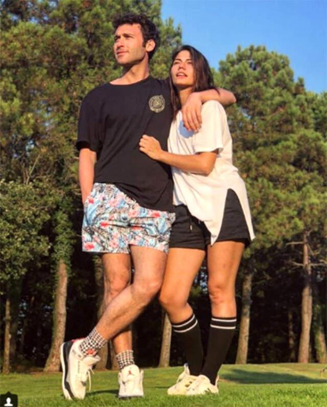 Seçkin Özdemir Sevgilisi Demet Özdemir'e 300 Adet Gül Yolladı Seçkin Özdemir Sevgilisi Demet Özdemir'e 300 Adet Gül Yolladı