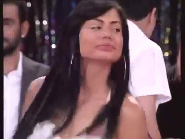 Seçkin Özdemir Sevgilisi Demet Özdemir'e 300 Adet Gül Yolladı Seçkin Özdemir Sevgilisi Demet Özdemir'e 300 Adet Gül Yolladı