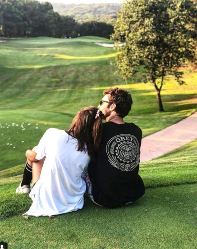 Seçkin Özdemir Sevgilisi Demet Özdemir'e 300 Adet Gül Yolladı Seçkin Özdemir Sevgilisi Demet Özdemir'e 300 Adet Gül Yolladı