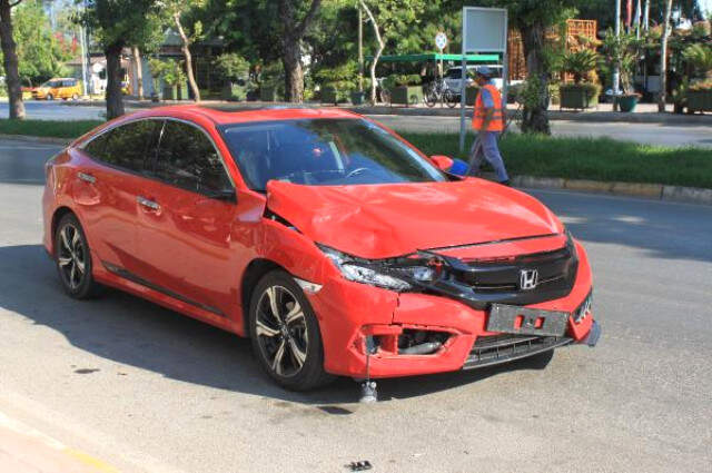 Antalya'da Yarı Çıplak Adam, Kısa Yoldan Gidip Üst Geçidi Kullanmayınca Canından Oldu