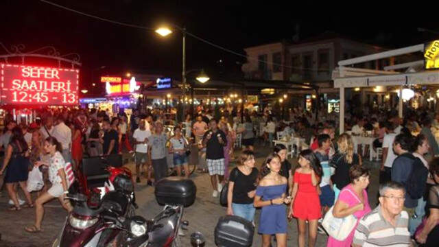 Balıkesir'in Cunda'da Adası'nda Bayram Tatilinde Adım Atacak Yer Kalmadı