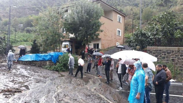 Trabzon'da Sel ve Heyelan Nedeniyle Karayolu Ulaşıma Kapandı