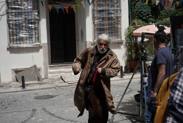 Usta Oyuncu Taner Barlas, Role Girmek İçin Sokaklarda Yatıp Kalkıyor
