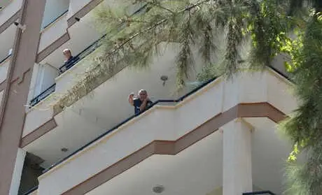 Bakanlık Görevlisini Taciz Etti, Linç Edilmekten Polis Kurtardı