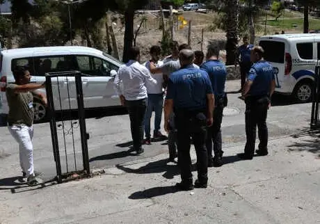 Bakanlık Görevlisini Taciz Etti, Linç Edilmekten Polis Kurtardı