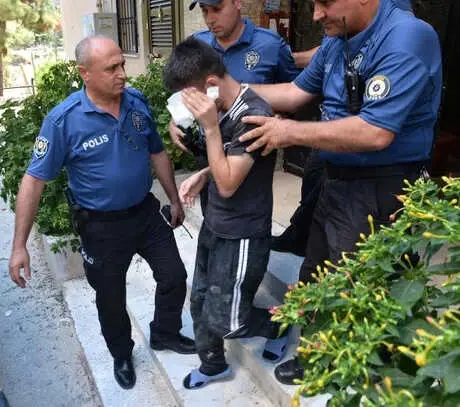 Bakanlık Görevlisini Taciz Etti, Linç Edilmekten Polis Kurtardı