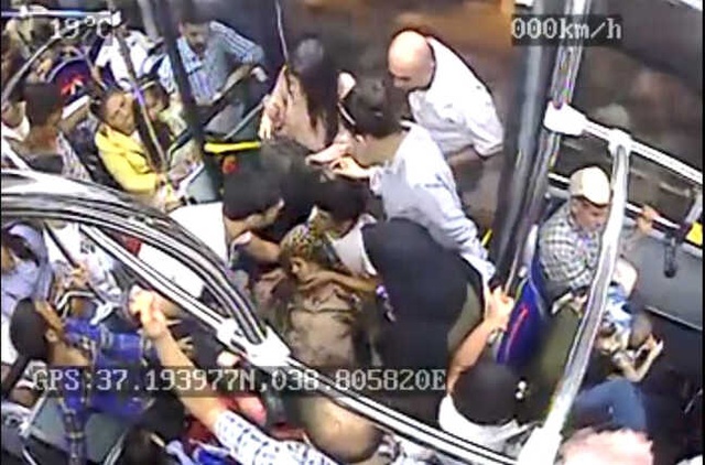 Baygınlık Geçiren Kadın Yolcu Halk Otobüsüyle Hastaneye Ulaştırıldı