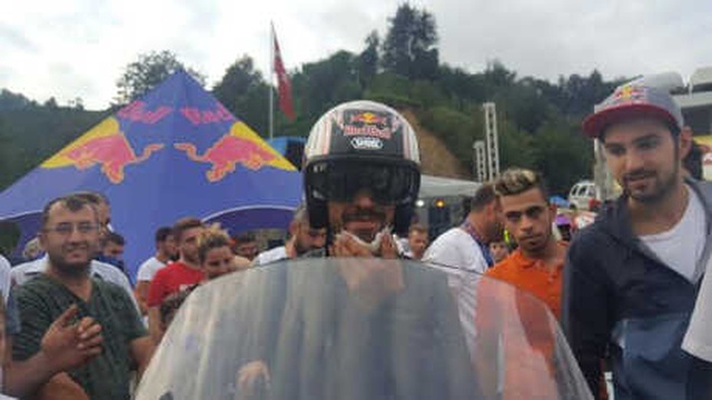 Ünlü Motosikletçi Kenan Sofuoğlu, Formulaz'da Böyle Kaza Yapmış