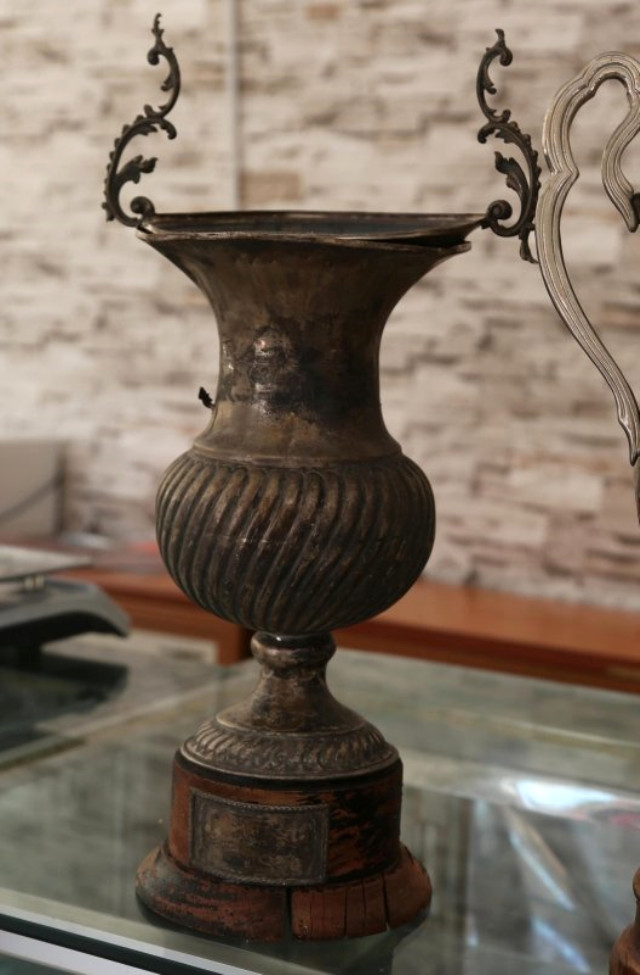 Denizlispor'un Tarihi Kupaları Çiçek Saksısı Yapıldı