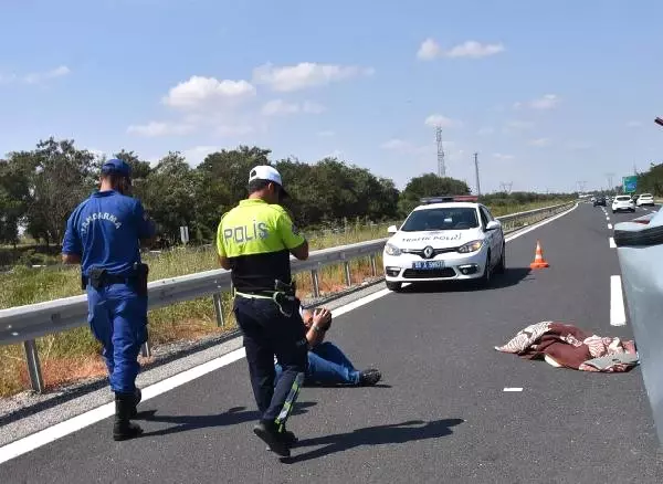 Emniyet Şeridindeki Araca Otomobil Çarptı: 2 Ölü, 4 Yaralı