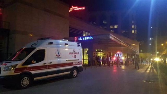 Siirt'te Yüksek Gerilim Hattı Kabloları Kalabalığın Üzerine Düştü: 10 Kişi Yaralandı