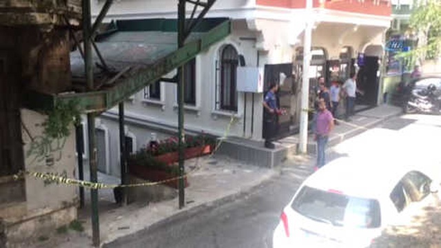 Alman Konsolosluğunun Yakınında Şüpheli Bir Paket Bulundu