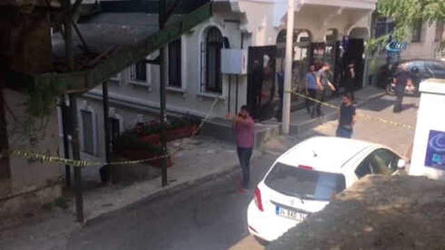 Alman Konsolosluğunun Yakınında Şüpheli Bir Paket Bulundu