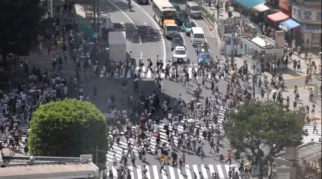 Dünyanın En Kalabalık Yaya Geçidi Tokyo'da