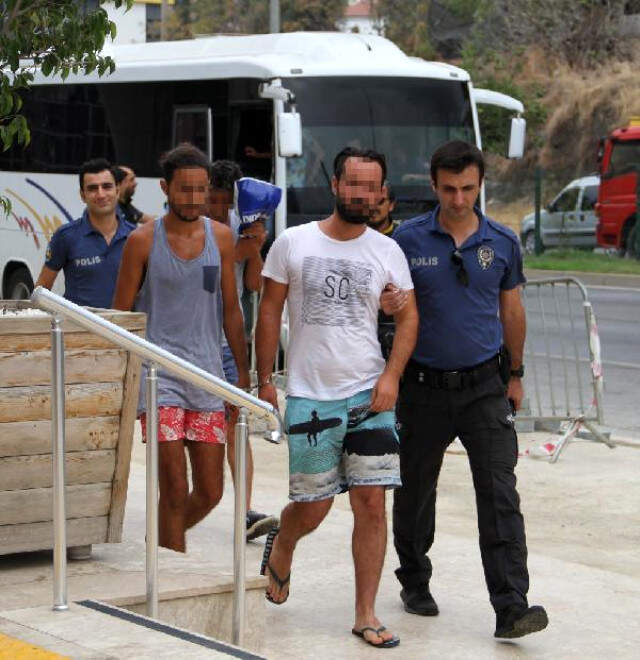 Turist Taşıyan Tekne Sahipleri, Denizde Bilerek Çarpıştı: 15 Şüpheliye Gözaltı