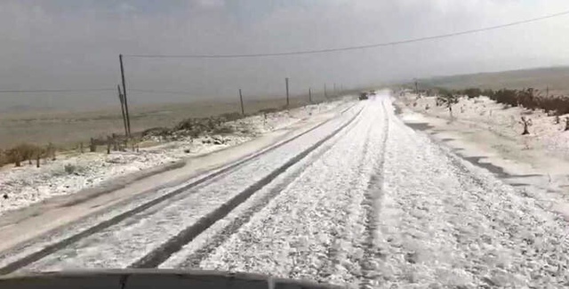 Yazın Ortasında Kars'a Kar Yağdı, Yollar Beyaza Büründü