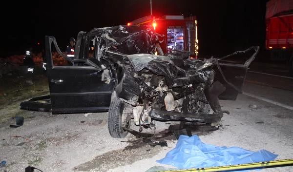 Taşlara Çarpan Araç Takla Attı: 2 Ölü