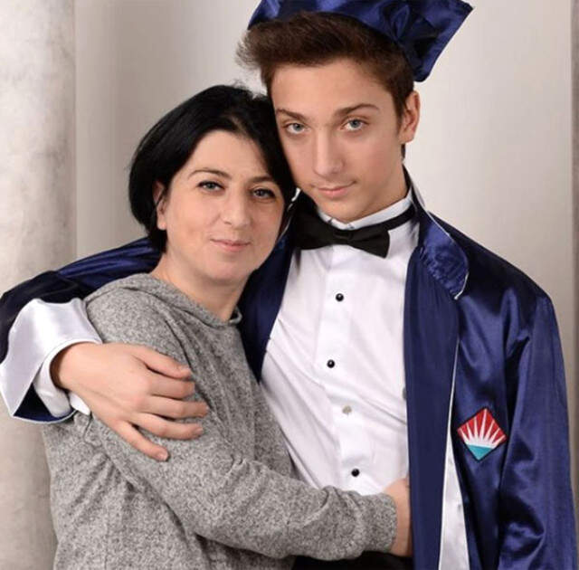 2 Ay Önce Anneannesi Vefat Eden Çocuklar Duymasın Oyuncusu Alperen Khamis'in Annesi Hayatını Kaybetti