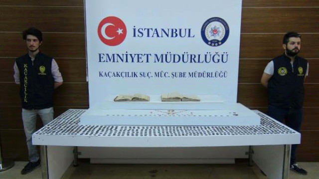 İstanbul'da Tarihi Eser Operasyonunda El Yazması 2 Kuran Ele Geçirildi: 11 Gözaltı
