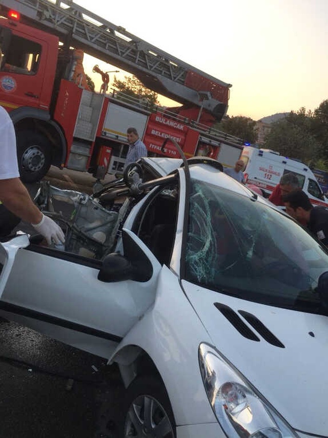 Karadeniz Sahil Yolu'nda Trafik Kazası: 2 Ölü, 6 Yaralı