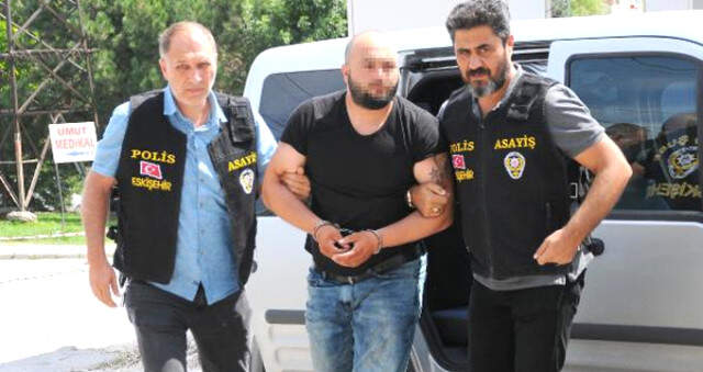 Eskişehir'de, Telefonda Eşinin Mesajlarını Görünce Hastaneye Gidip Cinayeti İşlemiş Eskişehir'de, Cani Adam Telefonda Eşinin Mesajlarını Görünce Hastaneye Gidip Cinayet İşlemiş