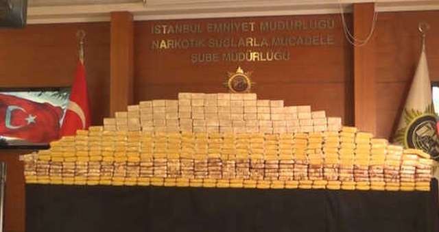 Lüks Rezidansa Narkotik Baskını! İran'dan Türkiye'ye Sokulan 220 Kilo Eroin Ele Geçirildi