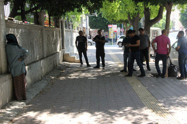 Adana'da, Polisin İkazına Rağmen Yüzünü Açmayan Kadının Kim Olduğu Ortaya Çıktı