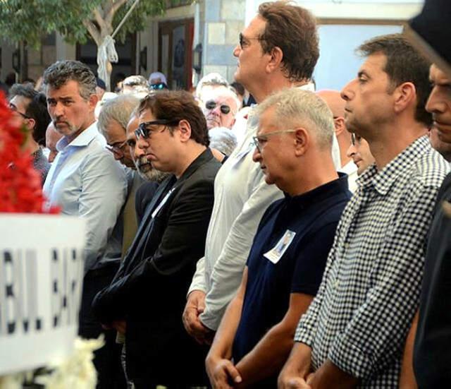 Annesinin Cenazesinde Namaz Kılan Fazıl Say, 