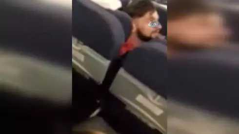 Uçakta Bomba Olduğunu Söyleyen Sarhoş Yolcu Panik Yarattı, O Anlar Kamerada