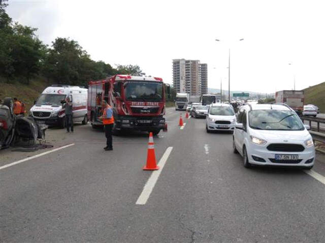 Sultanbeyli'de Otomobil Eds Direğine Çarptı: 2 Ölü TEM'de Otomobil EDS Direğine Çarptı: 2 Ölü