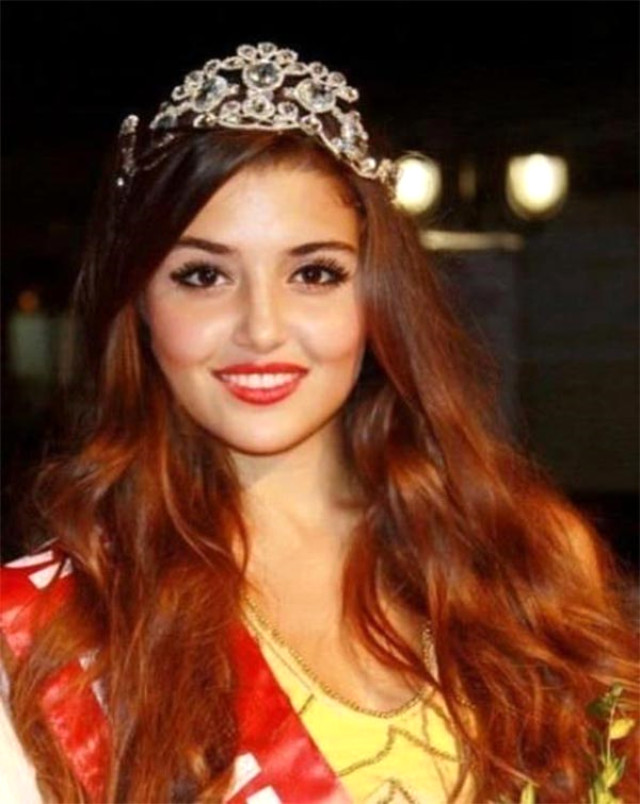 Esra Sönmezer'in Hande Erçel'in Güzellik Yarışmasında Birinci Olması İçin Çabaladığı Ortaya Çıktı