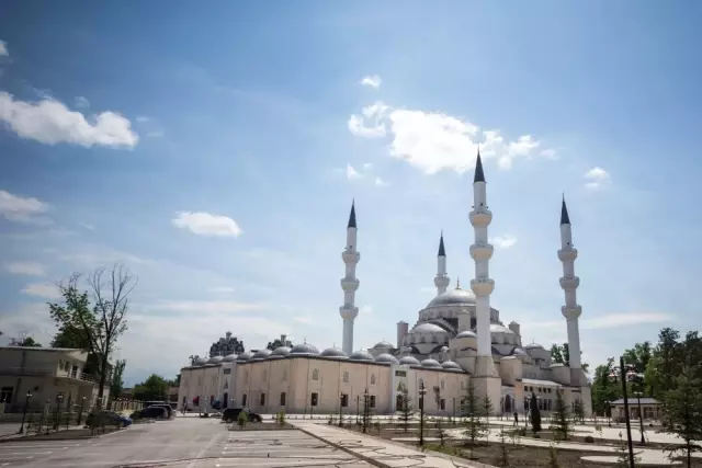 Başkan Erdoğan, Orta Asya'nın En Büyük Camisini 2 Eylül'de İbadete Açacak