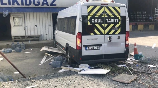 Şoförünün Uyuyakaldığı Servis Minibüsünün Karıştığı Feci Kaza Kamerada