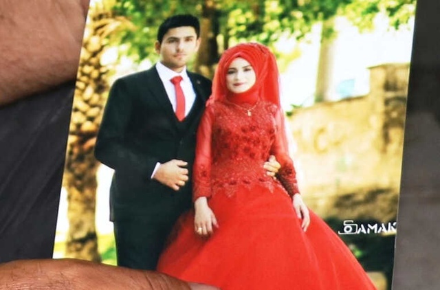 Oğlunun Ölümüne Dayanamayan Acılı Baba, Mezarı Başında Yatıyor