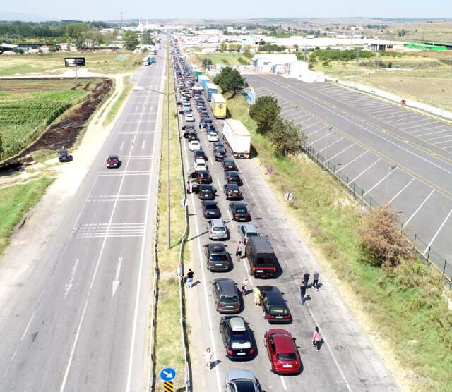 Kapıkule'den Avrupa'ya Çıkışta, Yoğunluk Nedeniyle Trafik Kilitlendi