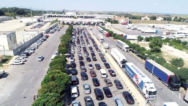 Kapıkule'den Avrupa'ya Çıkışta, Yoğunluk Nedeniyle Trafik Kilitlendi