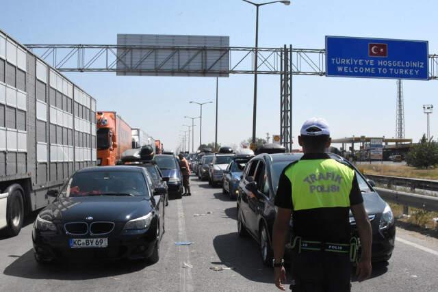 Kapıkule'den Avrupa'ya Çıkışta, Yoğunluk Nedeniyle Trafik Kilitlendi